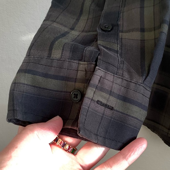 \Hurley\ Men’s Nike Dri-Fit Button Down - Picture 10 of 16